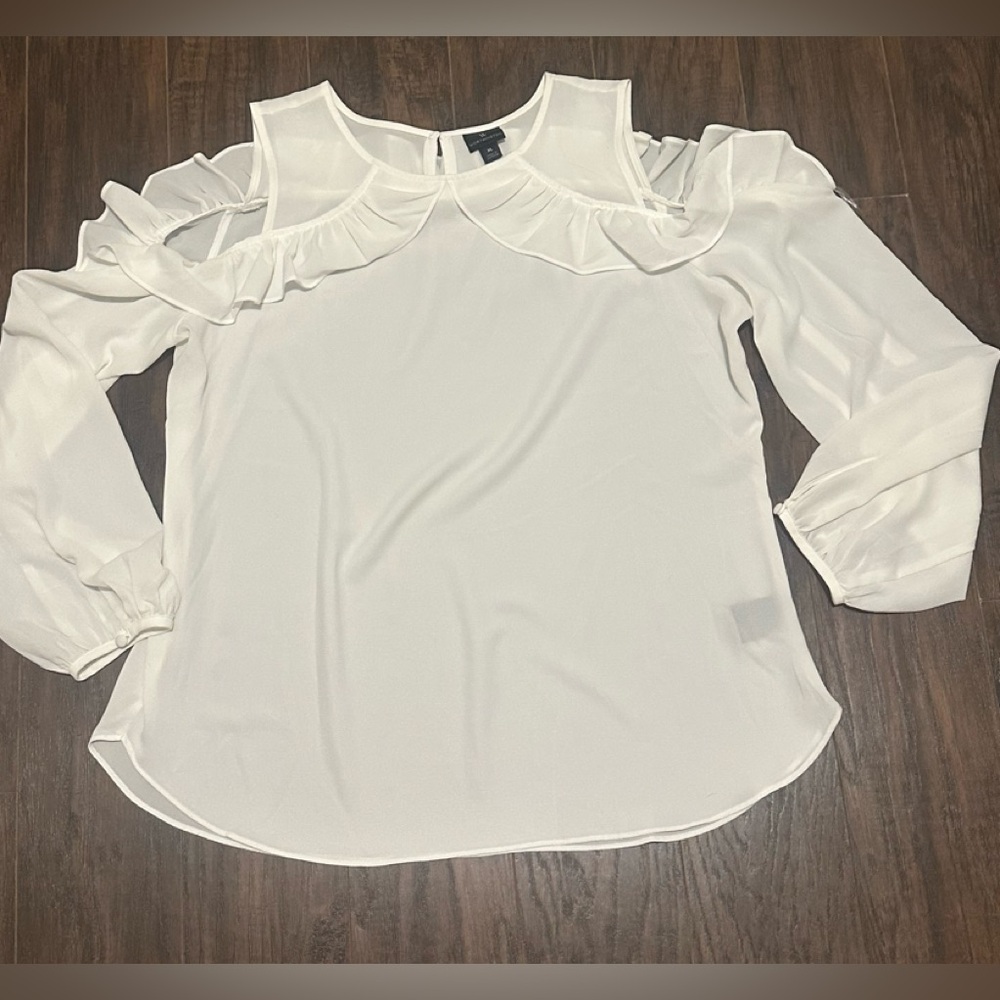 Worthington white cold shoulder blouse with ruffle size XL PTP 22”